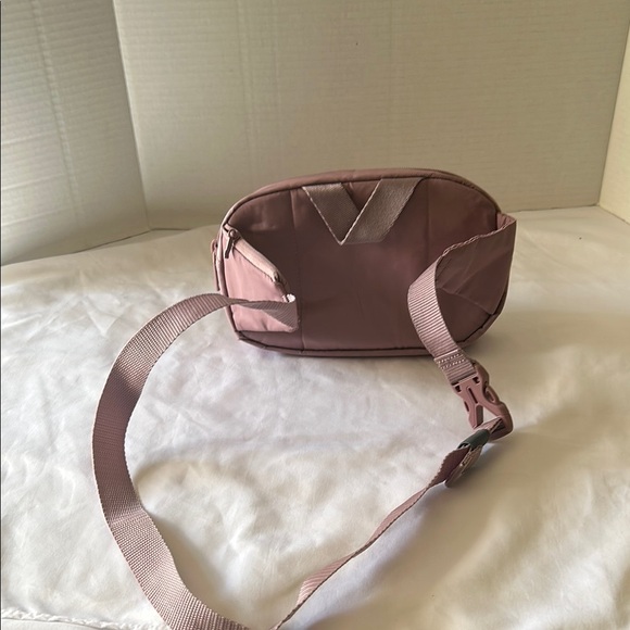 Adidas Pink Crossbody Bag with Gold Logo - Picture 7 of 7